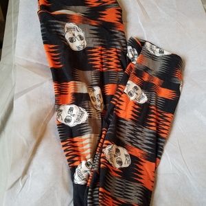 Tc lularoe Halloween skull Leggings